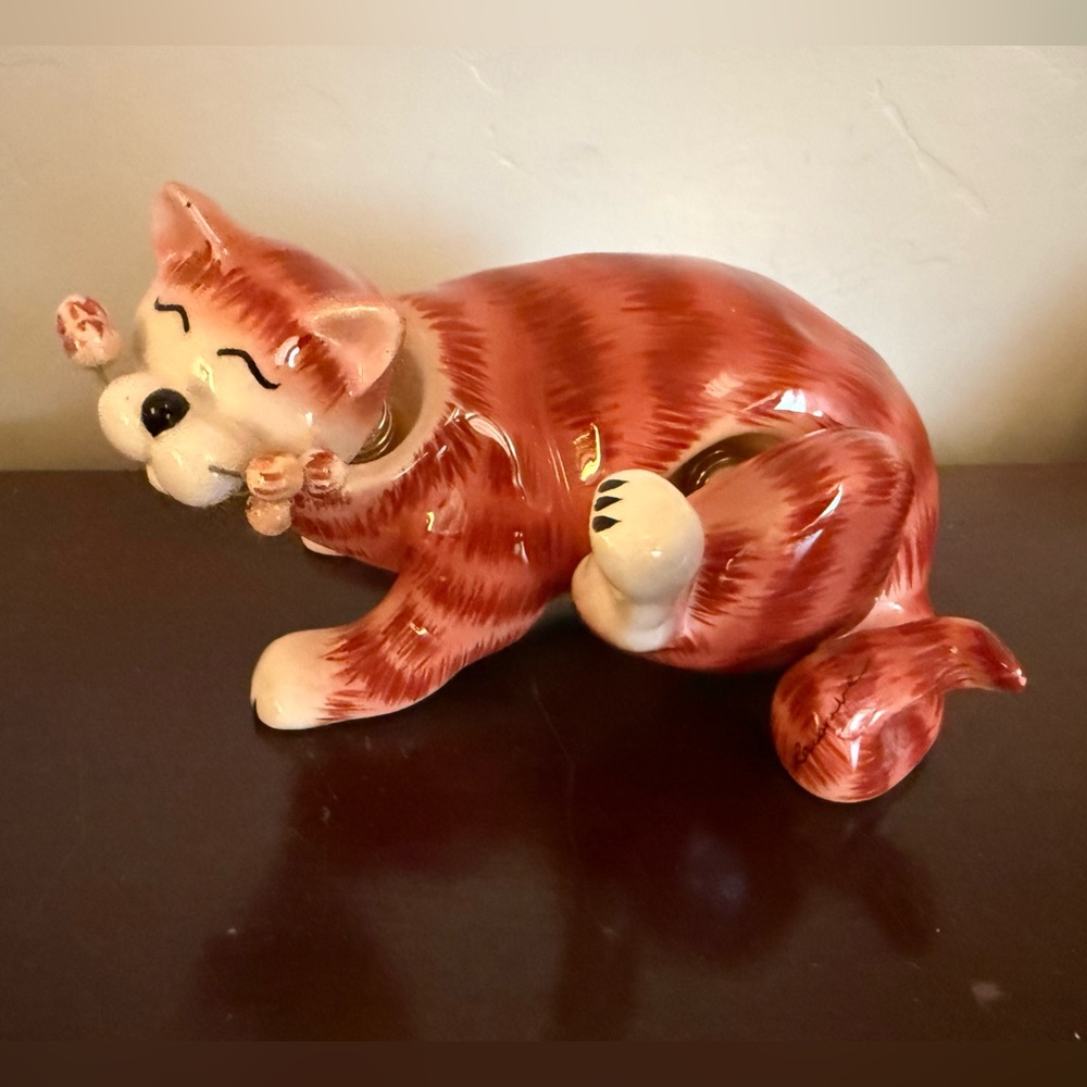 Ceramic Red Cat Figurine with moving head & foot charming 3x6”